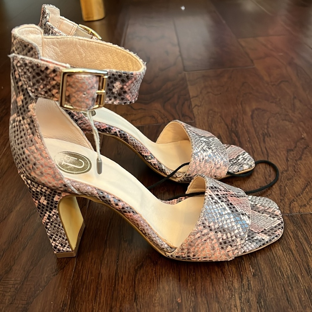 New- Unlace- pink and gray heels